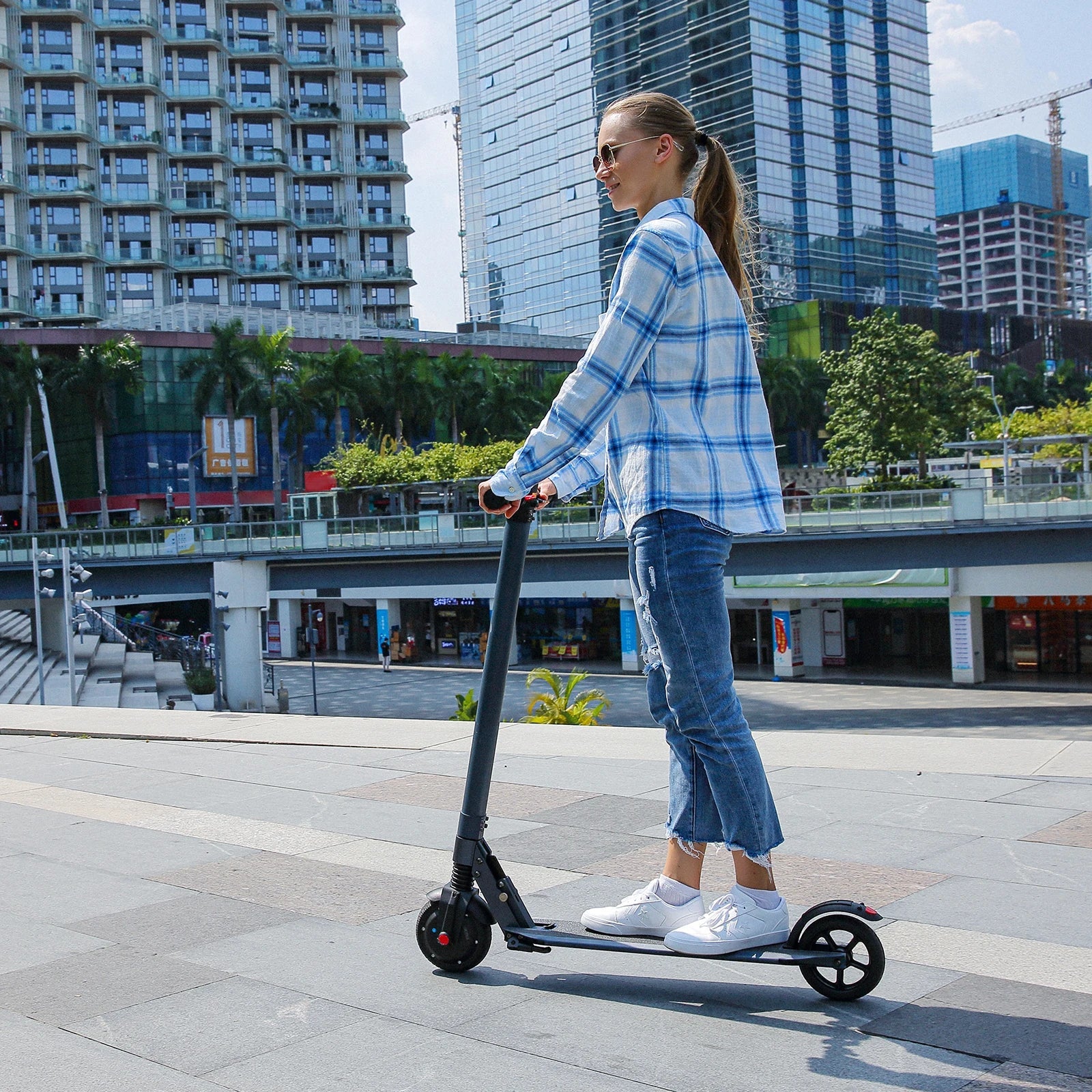 Caroma Foldable Electric Scooter for Adults – 20 MPH, 15.5 Mile Range