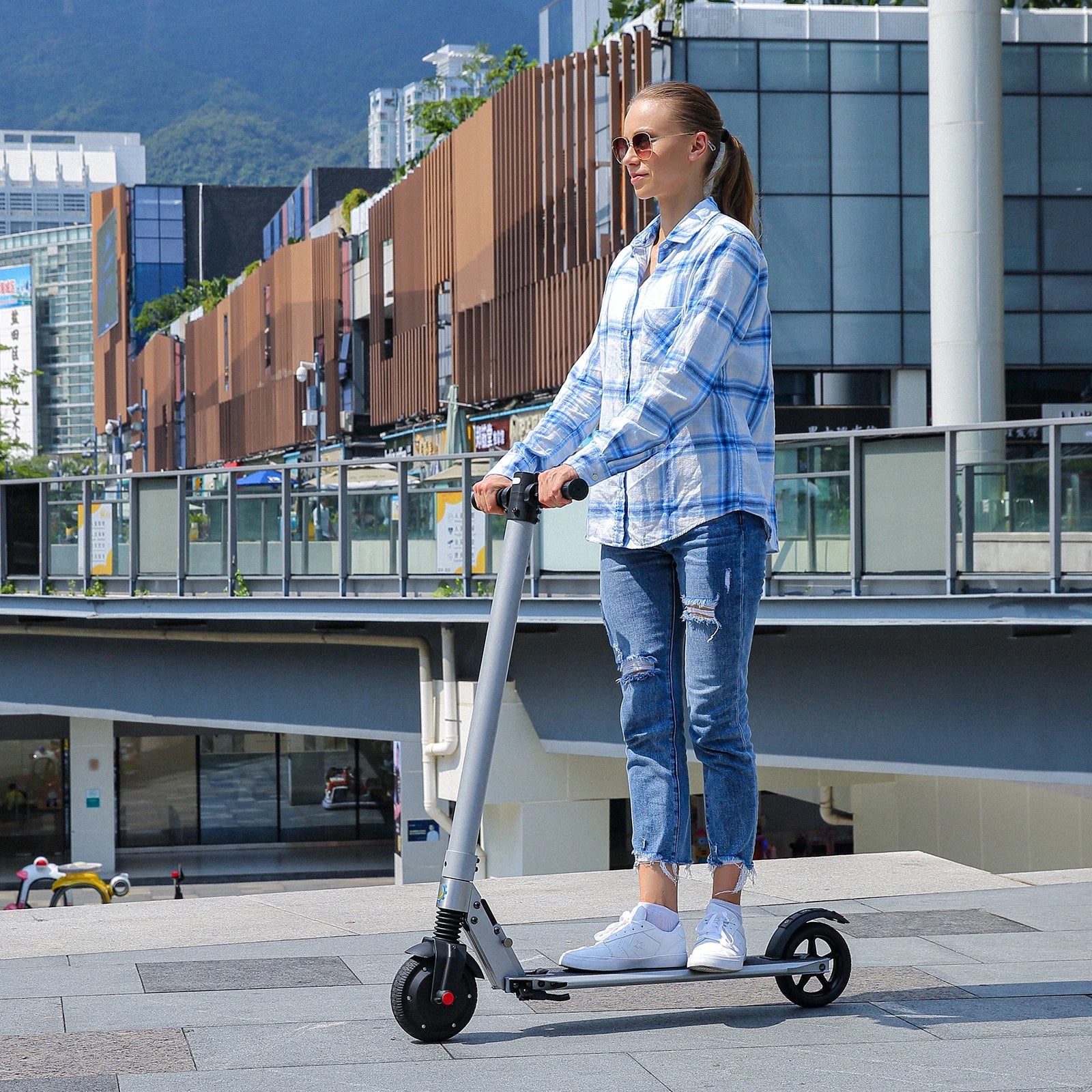 Caroma Foldable Electric Scooter for Adults – 20 MPH, 15.5 Mile Range